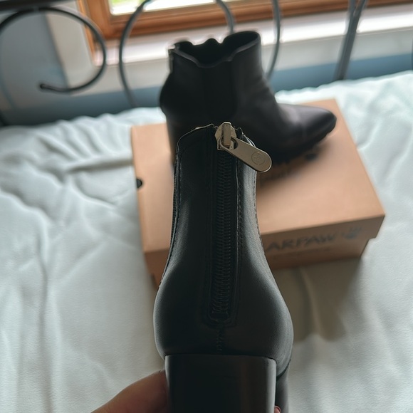 Adrienne Vittadini Black Ankle Boots size 9M - Picture 3 of 5